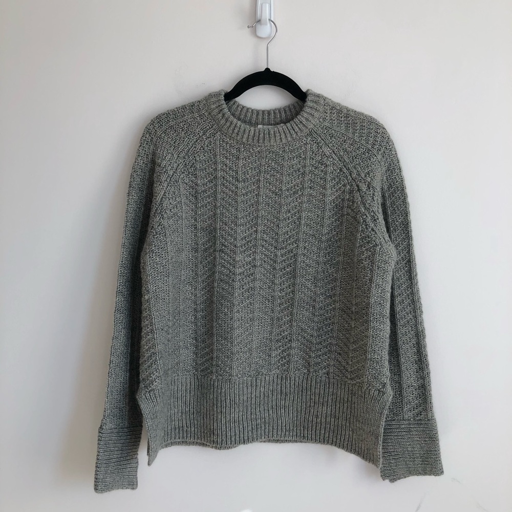 (NWT)H&M Crew Neck Sweater